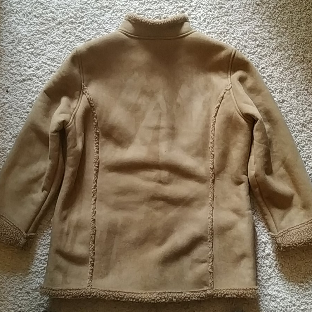 L.L. Bean women's faux fur coat - Picture 4 of 5